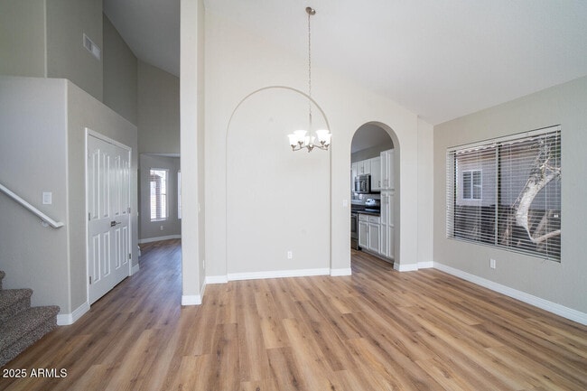 Building Photo - 2550 E Taro Ln