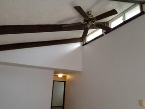 Building Photo - 2204 SE Tacoma St