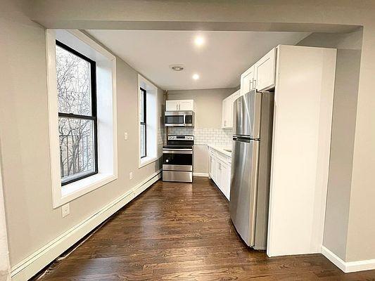 Foto del edificio - 2 bedroom in BRONX NY 10456