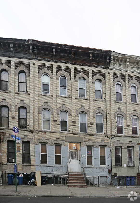 Foto principal - 1323 Halsey St