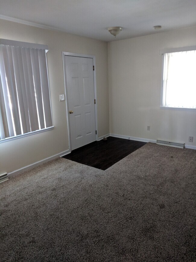 large great room - 2620 Melrose Ave