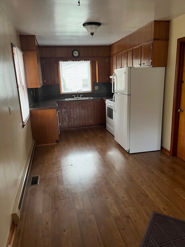 kitchen - 1355 Sycamore Rd