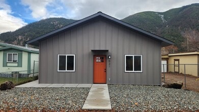 Building Photo - 521 Montana Ave