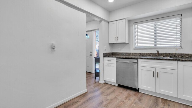 Foto del edificio - Stunning 3Bedroom/2.5Bath Townhome in Whis...