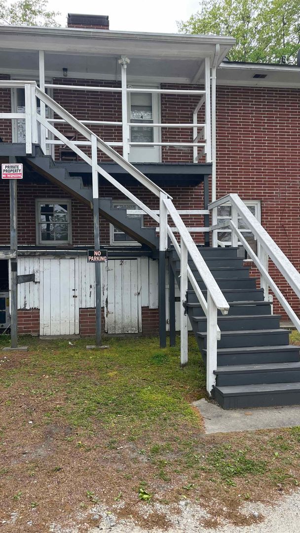 Building Photo - 1701 Queens Rd