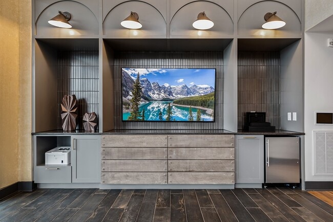 Two-story Clubhouse with Co-working Lounges and Coffee Bar - The Union Apartments