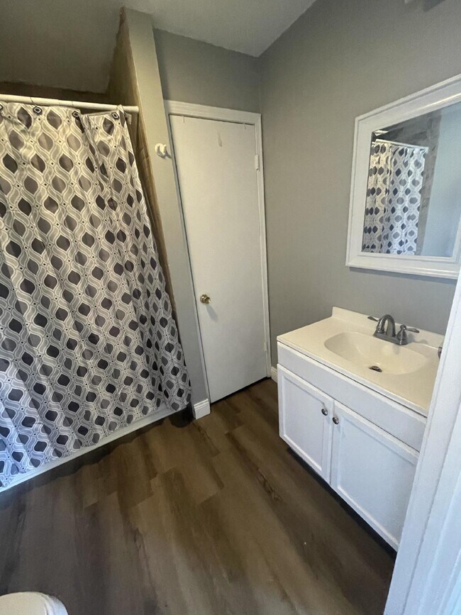Foto del edificio - "Charming 2-Bedroom Retreat on Hutchens Rd...