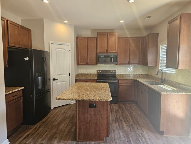Foto del edificio - Like New- Immaculate 2-Story Home w/ 3 Bedroom 2.5 Bath with Loft Area.