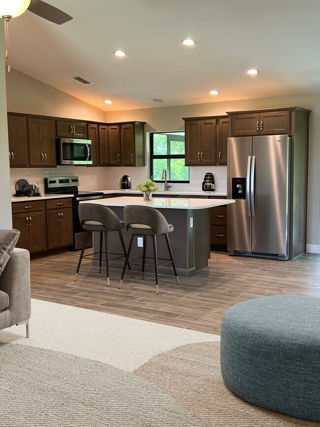 Cocina escenificada - 2560 Trico Rd