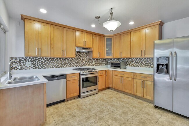Foto del edificio - Sunnyvale Gem with Sleek Finishes & Though...
