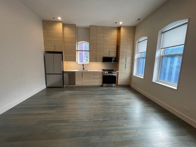 Building Photo - 1057 N Wolcott Ave