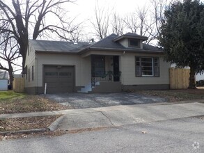 Building Photo - 1480 E Cairo St