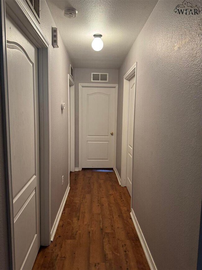 Foto del edificio - 30 Grant Gill Ln