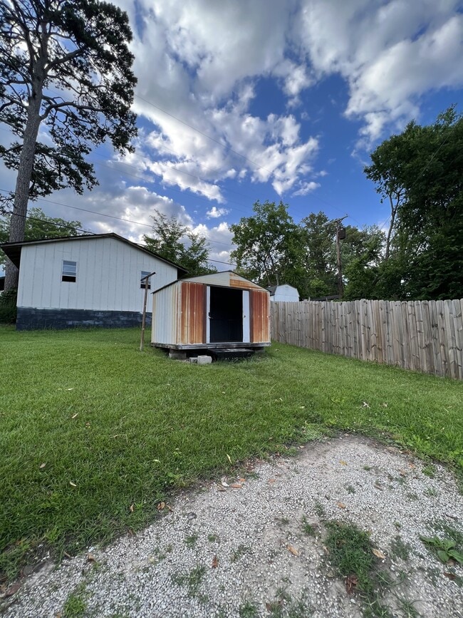 Building Photo - 2801 Carson Ave