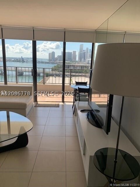 Foto del edificio - 555 NE 15th St