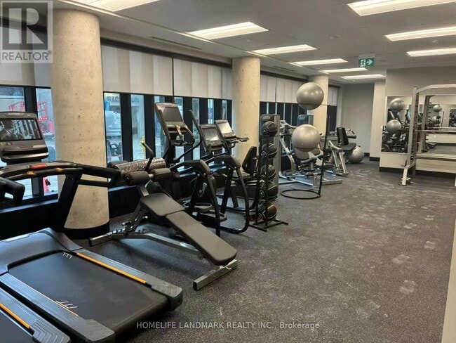 Photo du bâtiment - 5858 Yonge St