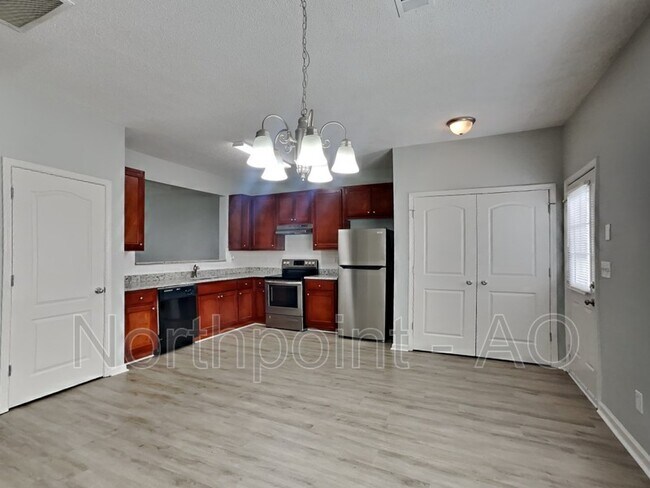 Foto del edificio - 8619 Thomas Ln