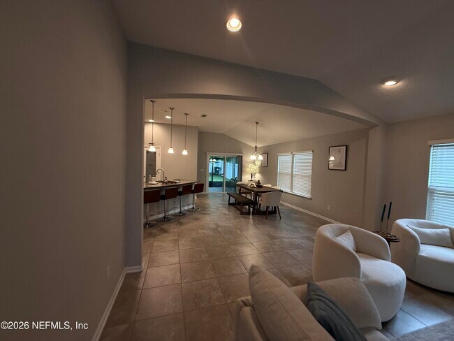 Building Photo - 686 Glendale Ln