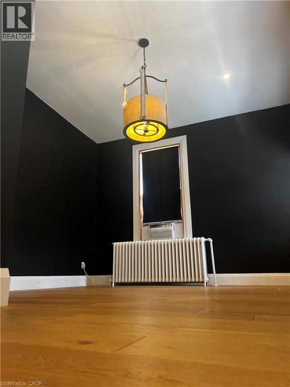 Photo du bâtiment - 158 Wellington St S