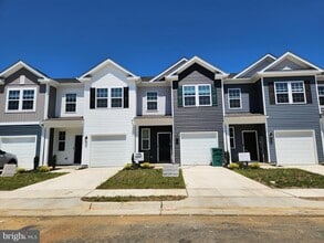 Building Photo - 127 Rae Ct