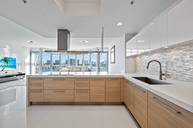 Foto del edificio - 17301 Biscayne Blvd