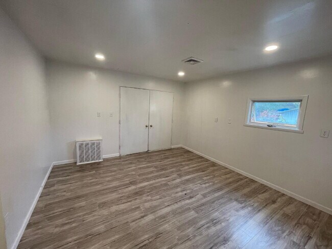 Building Photo - Charming 3-Bed Back House Retreat in Dalma...