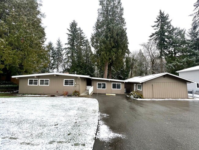 Building Photo - Gig Harbor Updated 4 bed 2 bath & Big Yard
