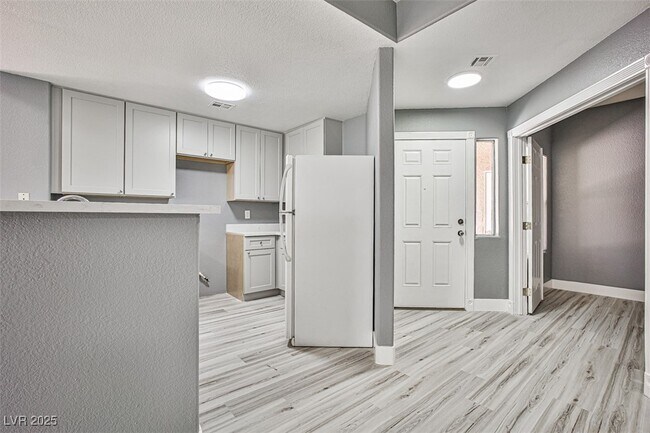 Building Photo - 5125 W Reno Ave