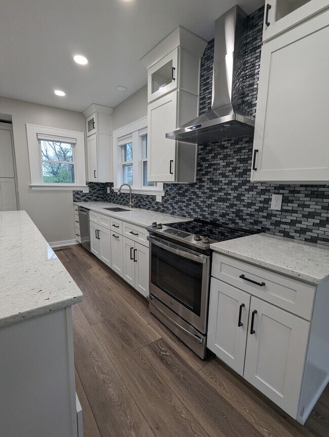 Foto del edificio - Updated Home in Pleasant Ridge