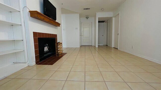 Foto del edificio - 1510 W N Loop Blvd