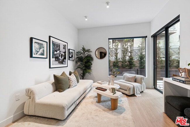 Foto del edificio - 3667 Keystone Av