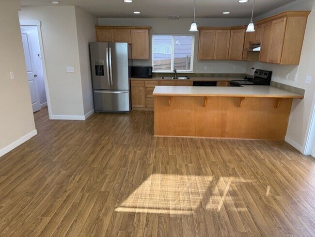 Foto del edificio - LYNNWOOD 3 BED, 2.5 BATH HOME FOR RENT; AV...