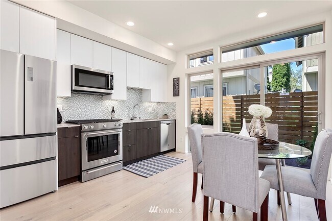 Foto del edificio - 2738 S Elmwood Pl