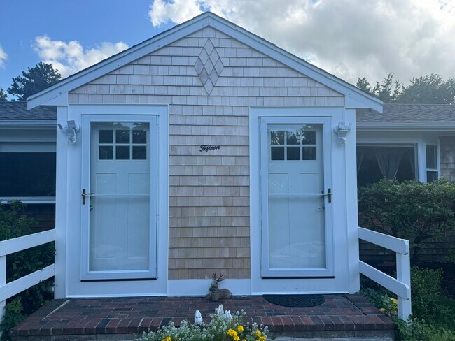 Quiet Duplex - 15 Lombardi Hts