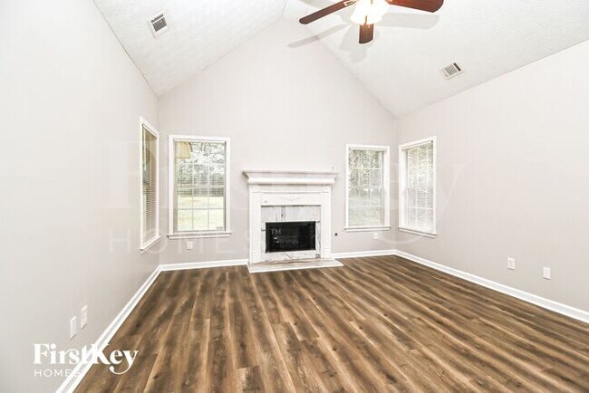 Foto del edificio - 270 Rosewood Cir