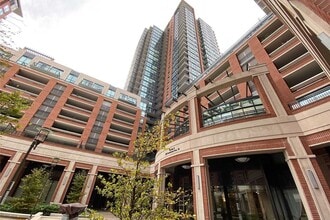 Building Photo - 830 Lawrence Ave W