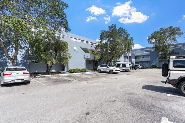 Foto del edificio - 9365 Fontainebleau Blvd