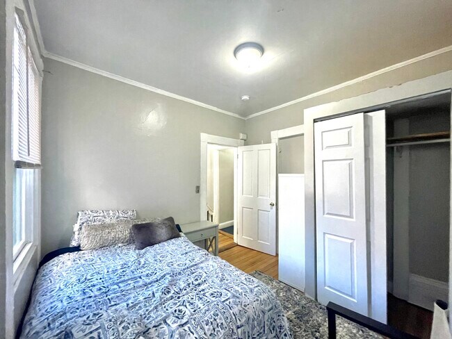 Building Photo - 8 Champney Pl