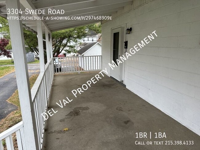 Building Photo - Newly Renovated 1-Bedroom Rear Apartment F...