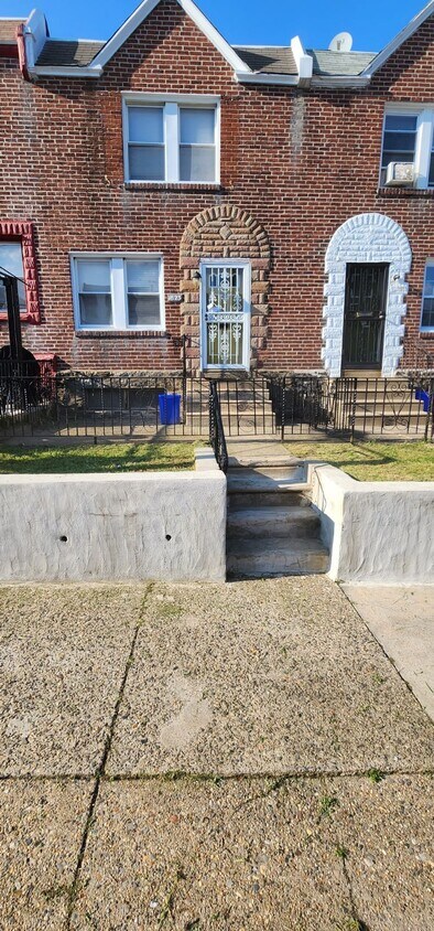 Primary Photo - 1823 W Eleanor St