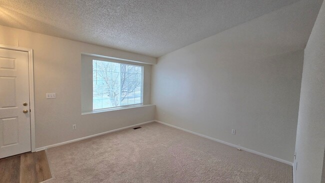 Building Photo - Charming 3 Bedroom and 3 Bath In Rock Creek!