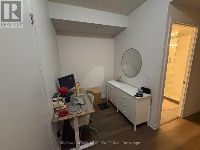 Photo du bâtiment - 60 Berwick Ave