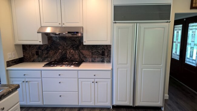 Gourmet kitchen - 231 S Balsamina Way