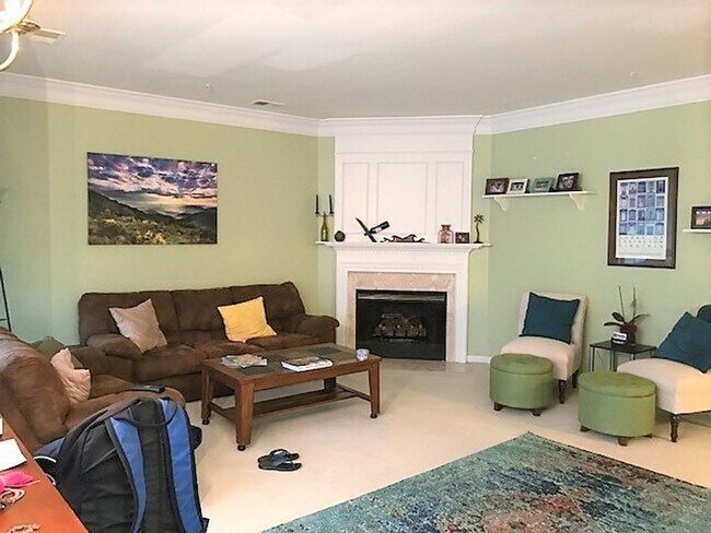 Foto del edificio - Beautiful Top Floor 2 Level 2 Bed 2.5 Bath...