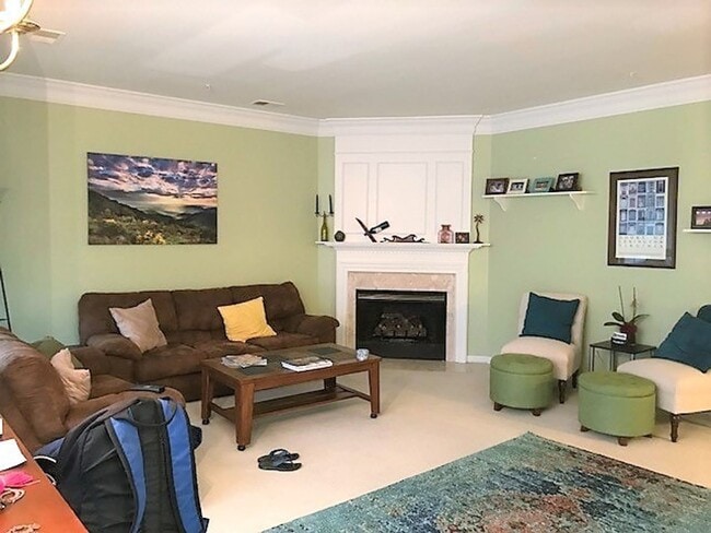 Foto del edificio - Beautiful Top Floor 2 Level 2 Bed 2.5 Bath Condo In Sought After Kingsgate Community