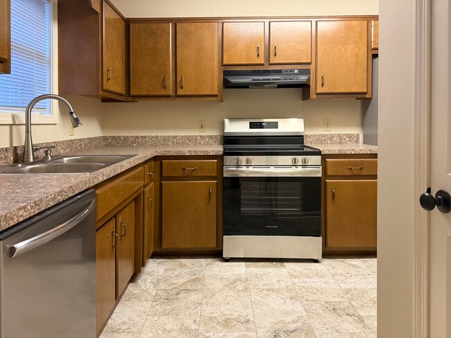 Building Photo - 105 Oakmont Ln