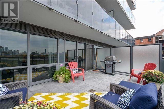 Building Photo - 1030 King St W