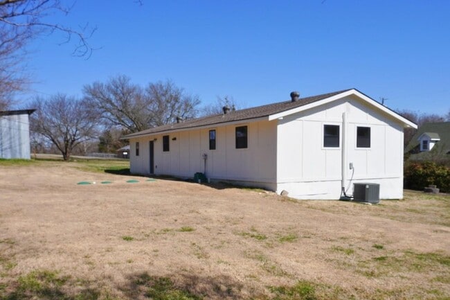Building Photo - 37 Almond Dr