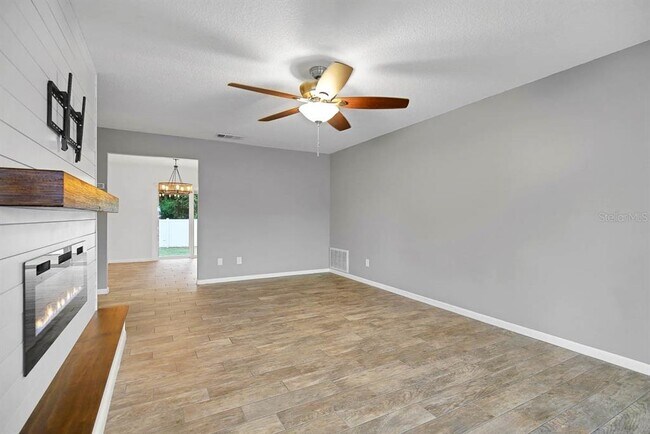 Building Photo - 2701 Brandon View Pl