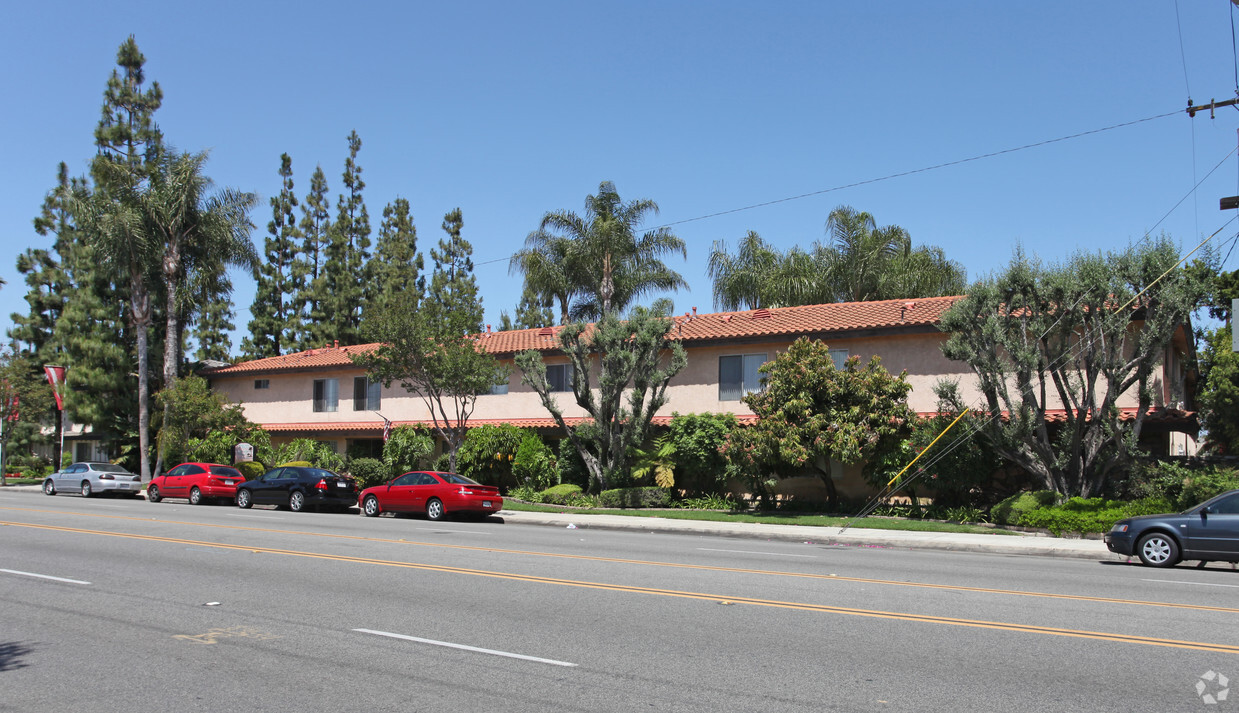 DowneyWestApartments - Downey West Apartments